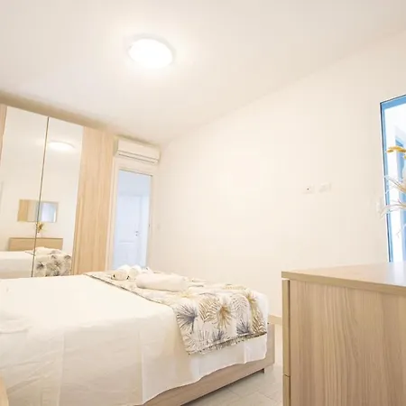 Modern Garden With Sea View, 900m *