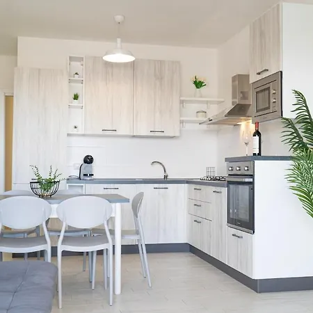 Modern Garden With Sea View, 900m Apartment *