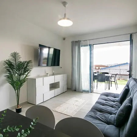 Apartment Modern Garden With Sea View, 900m Siniscola